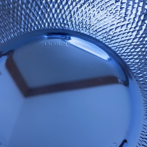 Arcoroc France 🦋 Vintage Blue Glass Art Textured Salad Bowl Centerpiece - Picture 11 of 16